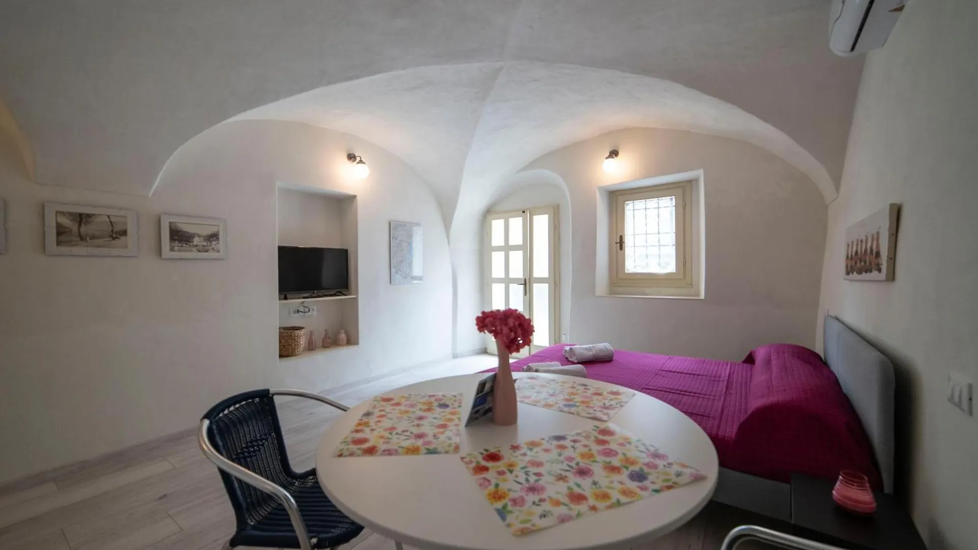 Lavinia Suite - Romantic & New! Marone
